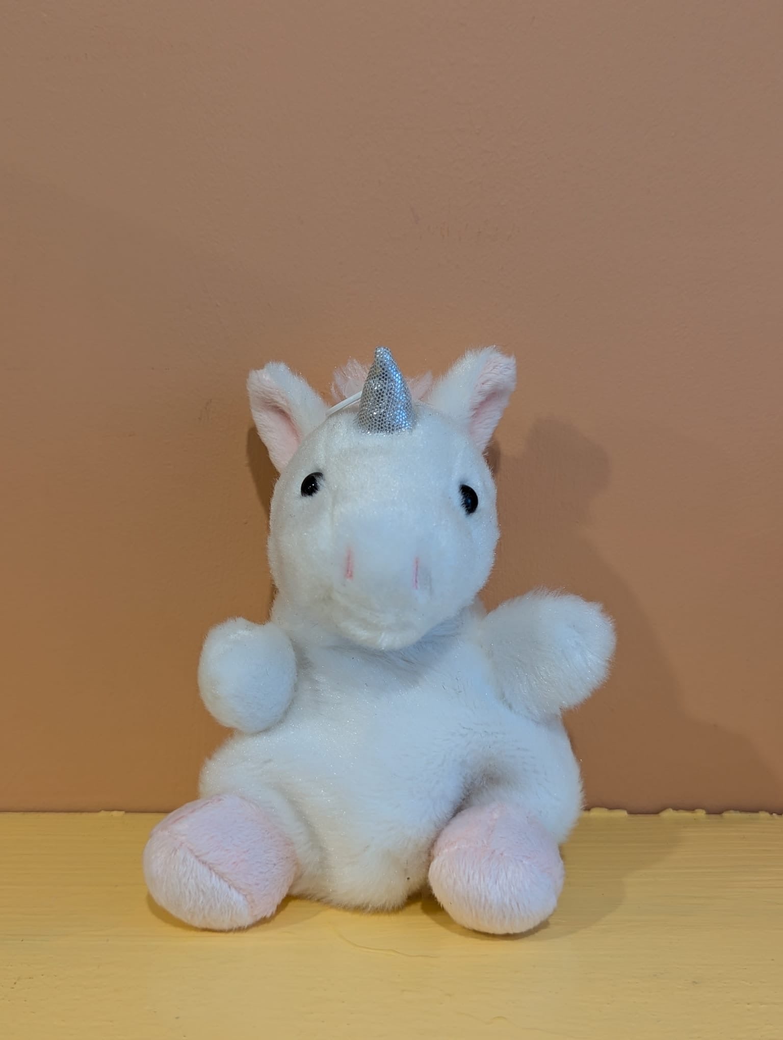 Palm pals unicorn plushie 